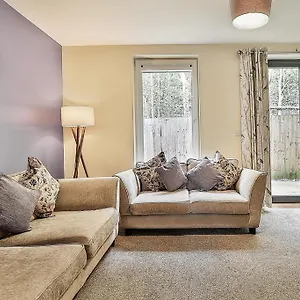 https://pristine-stunning-house-parking-amazing-location.yorkshirehotels.net